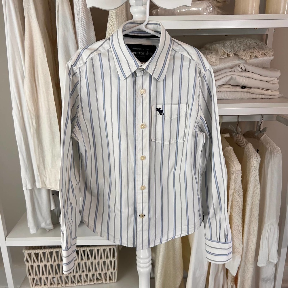 Boys Abercrombie 100% cotton Small button up shirt. Casual. Item #0192